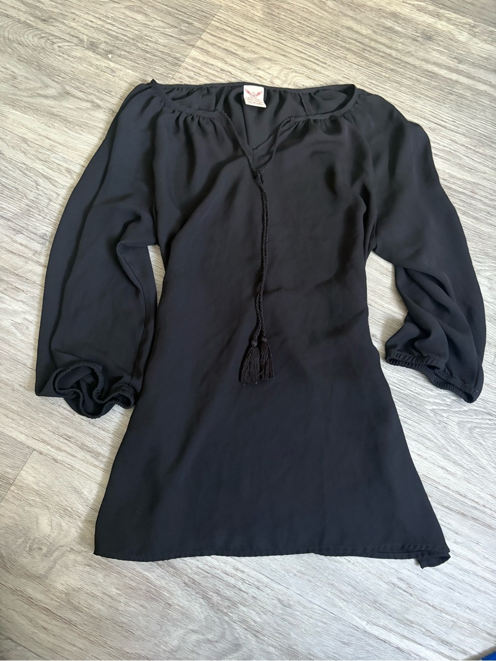 Black Long-Sleeve Tassel blouse !
